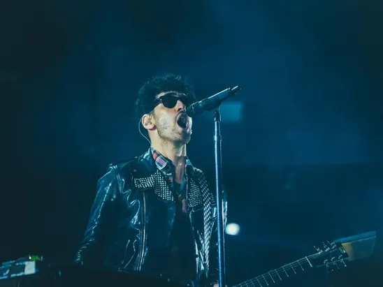 Homem em um show